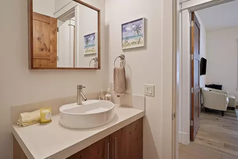 Bath - 61353 Triple Knot Rd, Bend, OR 97702 photo 1 of 8