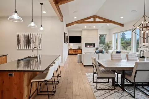 Dining - 61353 Triple Knot Rd, Bend, OR 97702 photo 4 of 4
