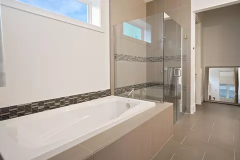 Bath - 61353 Triple Knot Rd, Bend, OR 97702 photo 4 of 8