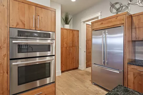 Kitchen - 61353 Triple Knot Rd, Bend, OR 97702 photo 5 of 7