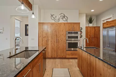 Kitchen - 61353 Triple Knot Rd, Bend, OR 97702 photo 4 of 7