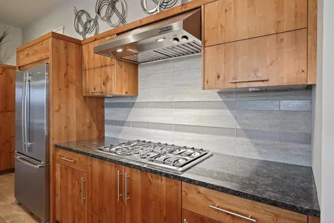 Kitchen - 61353 Triple Knot Rd, Bend, OR 97702 photo 3 of 7