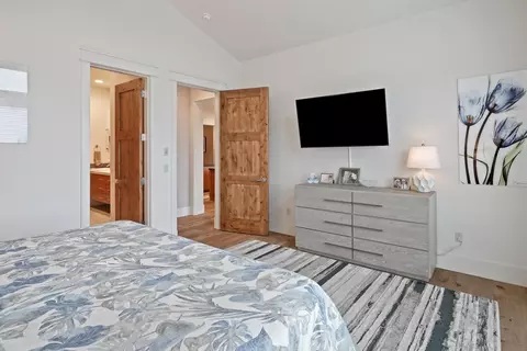 Bedroom - 61353 Triple Knot Rd, Bend, OR 97702 photo 2 of 4