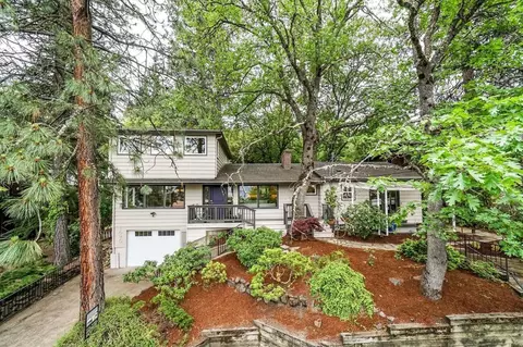 1070 Emma St, Ashland, OR 97520