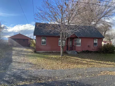 172 Court Dr, Merrill, OR 97633