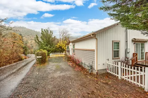 22761 Highway 62, Shady Cove, OR 97539