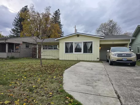 940 S Ivy St, Medford, OR 97501