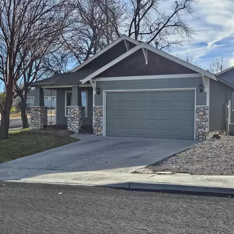 3514 SW Reindeer Ave, Redmond, OR 97756