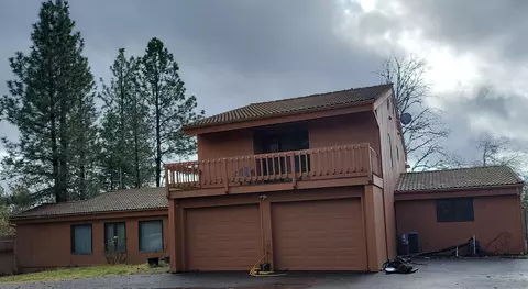 5449 Hugo Rd, Grants Pass, OR 97526