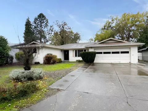 109 Donna Way, Central Point, OR 97502