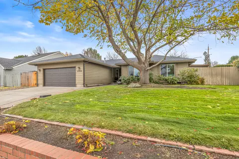 1702 Willow Glen Way, Medford, OR 97504
