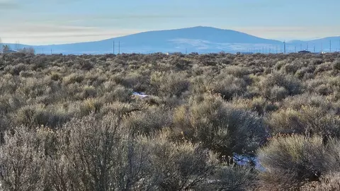 700 Ivy Ln, Christmas Valley, OR 97641