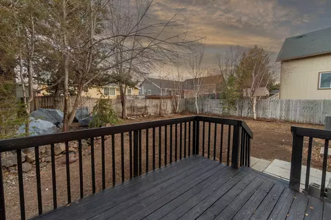 Exterior - 816 NE Mason Rd, Bend, OR 97701 photo 3 of 5
