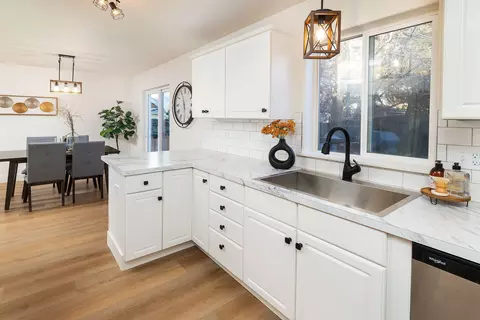 Kitchen - 816 NE Mason Rd, Bend, OR 97701 photo 1 of 3