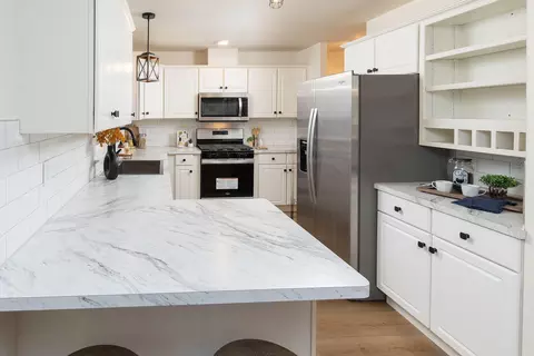 Kitchen - 816 NE Mason Rd, Bend, OR 97701 photo 2 of 3