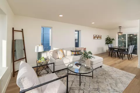 Living - 816 NE Mason Rd, Bend, OR 97701 photo 1 of 1
