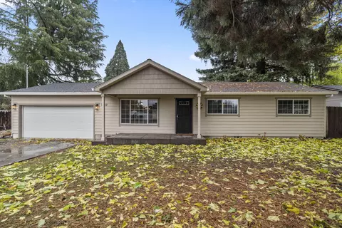 3432 Edella St, Central Point, OR 97502