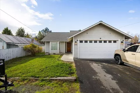 2544 Happy Valley Dr, Medford, OR 97501