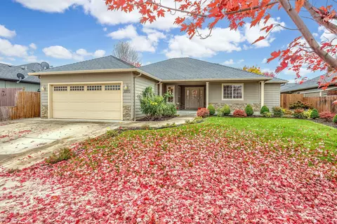 3270 Dearborn Ln, Medford, OR 97504