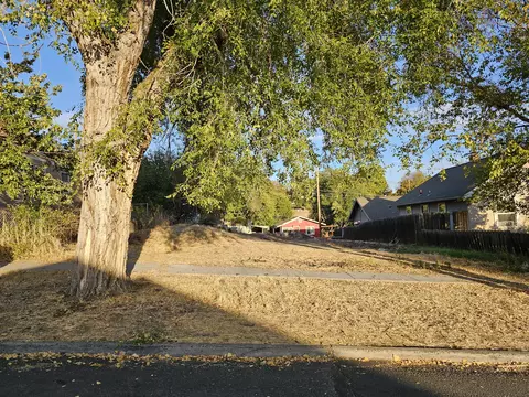 worden avenue, Klamath Falls, OR 97601