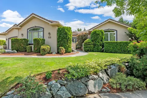 255 Island Pointe Dr, Medford, OR 97504