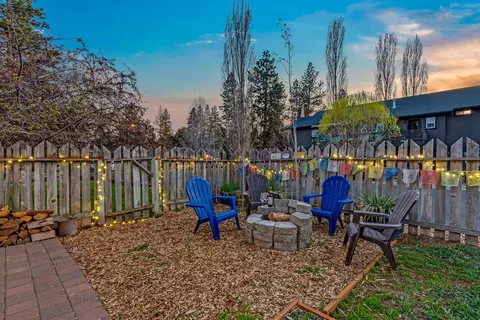 1496 NW Elgin Ave, Bend, OR 97703 photo 3