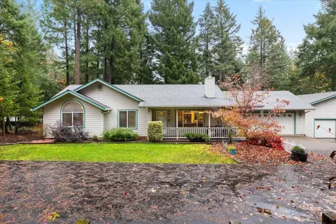 317 Lappland Dr, Grants Pass, OR 97527