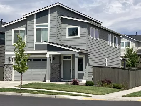 20760 SE Iron Horse Ln, Bend, OR 97702