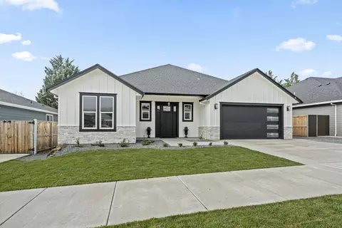 2821 Caldera Ln, Medford, OR 97504