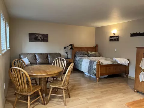 56856 Enterprise Dr #G8, Sunriver, OR 97707