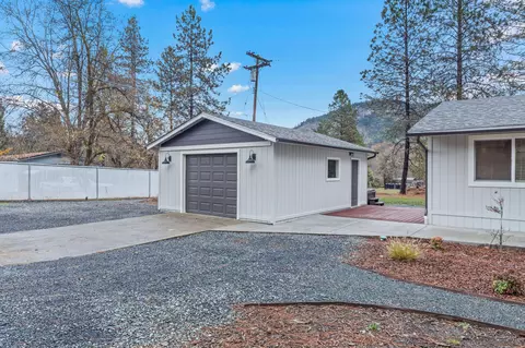 Exterior - 605 Crestview Loop, Grants Pass, OR 97527 photo 7 of 7