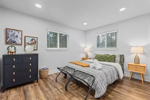 Bedroom - 605 Crestview Loop, Grants Pass, OR 97527 photo 1 of 7