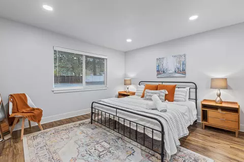 Bedroom - 605 Crestview Loop, Grants Pass, OR 97527 photo 5 of 7