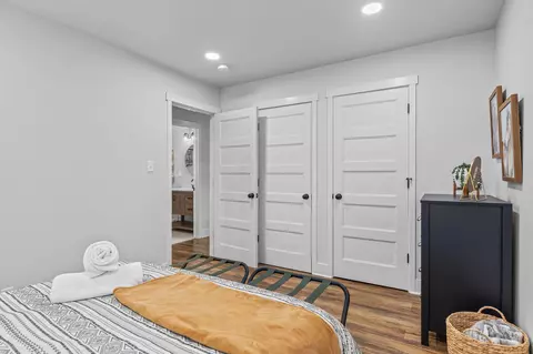 Bedroom - 605 Crestview Loop, Grants Pass, OR 97527 photo 2 of 7
