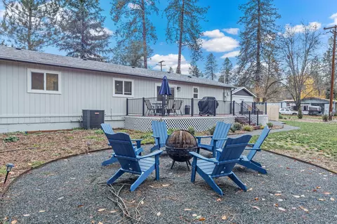 Exterior - 605 Crestview Loop, Grants Pass, OR 97527 photo 6 of 7