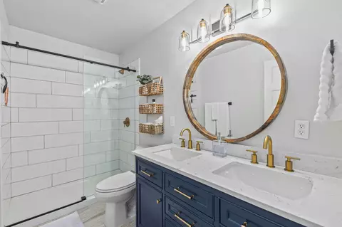 Bath - 605 Crestview Loop, Grants Pass, OR 97527 photo 2 of 2