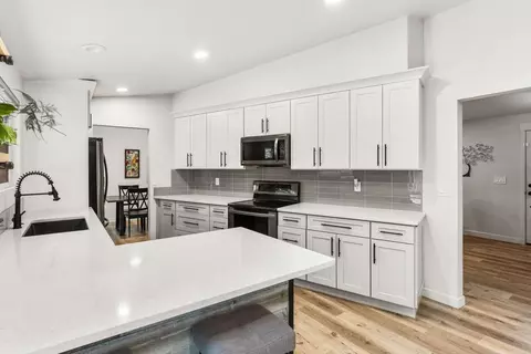 Kitchen - 20385 Ahha Ln, Bend, OR 97702 photo 2 of 3