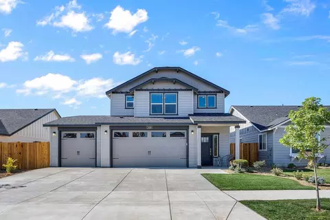 3665 NW 8th St #24, Redmond, OR 97756
