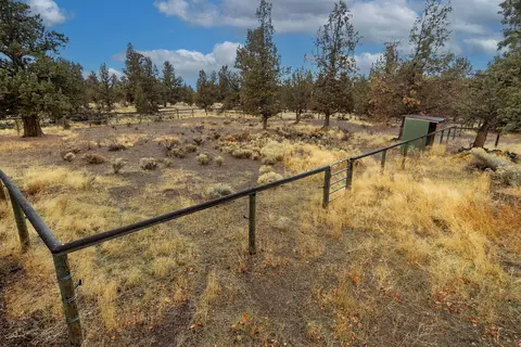 Exterior - 21930 Katie Dr, Bend, OR 97701 photo 9 of 12