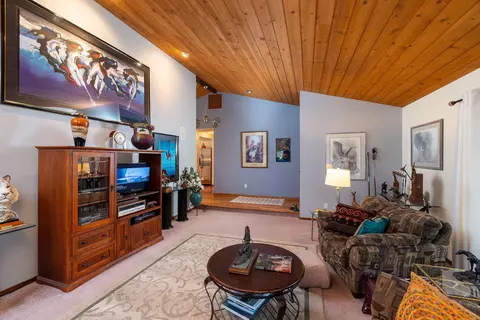 Living - 21930 Katie Dr, Bend, OR 97701 photo 2 of 3