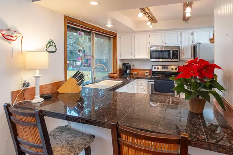 Kitchen - 21930 Katie Dr, Bend, OR 97701 photo 1 of 2