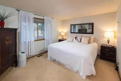 Bedroom - 21930 Katie Dr, Bend, OR 97701 photo 2 of 2