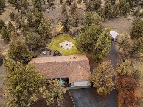 Exterior - 21930 Katie Dr, Bend, OR 97701 photo 3 of 12