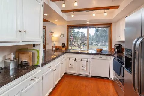 Kitchen - 21930 Katie Dr, Bend, OR 97701 photo 2 of 2