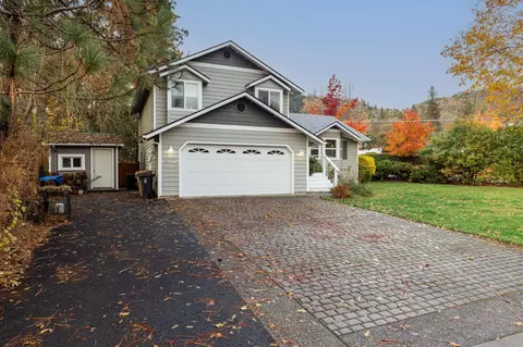 100 NW Sinclair Dr, Grants Pass, OR 97526