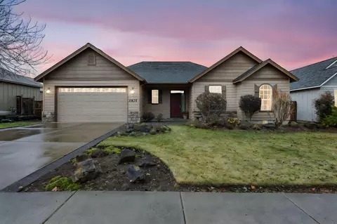 2537 NW 22nd St, Redmond, OR 97756