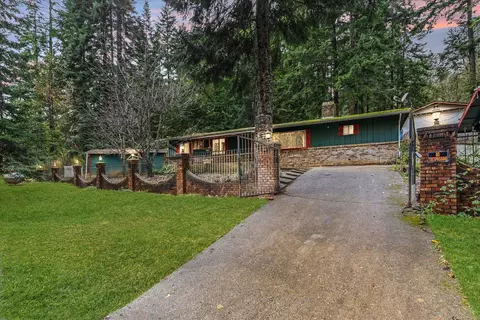521 7th St, Glendale, OR 97442