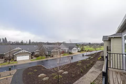 203 Skyhawk Dr, Eagle Point, OR 97524 photo 24