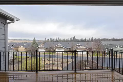 203 Skyhawk Dr, Eagle Point, OR 97524 photo 27