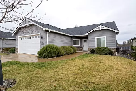 203 Skyhawk Dr, Eagle Point, OR 97524 photo 2